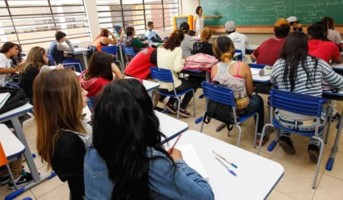 Professor, quanto vale o seu trabalho?