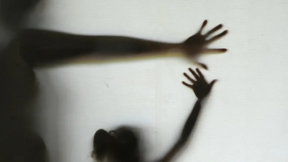 Projetos de lei sobre violência contra mulher unem esquerda e direita, mas empacam