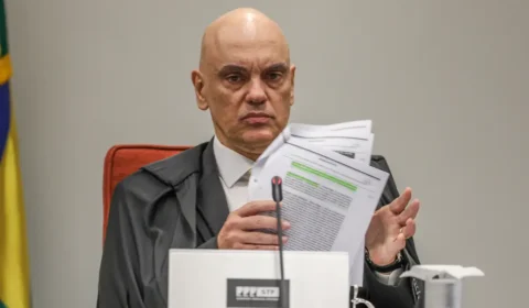 Ministro Alexandre de Moraes ensina institucionalidade ao CFM