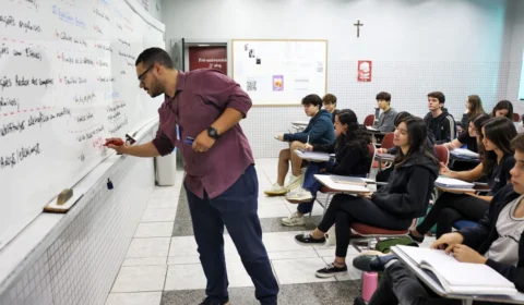 Professores no Brasil usam mais IA que média dos países da OCDE