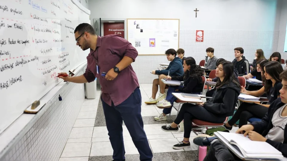 Professores no Brasil usam mais IA que média dos países da OCDE