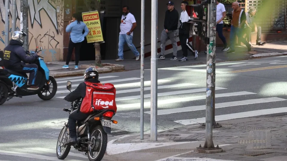 Votação de vínculo entre motoristas e apps será em 30 dias, diz Fachin