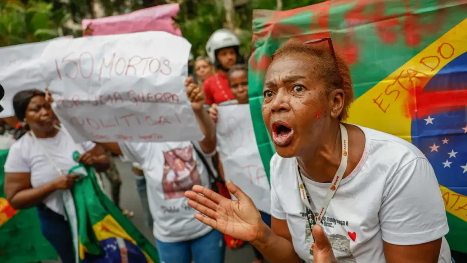 Governo do RJ se baseia em horário, local e roupas para dizer que mortos eram criminosos