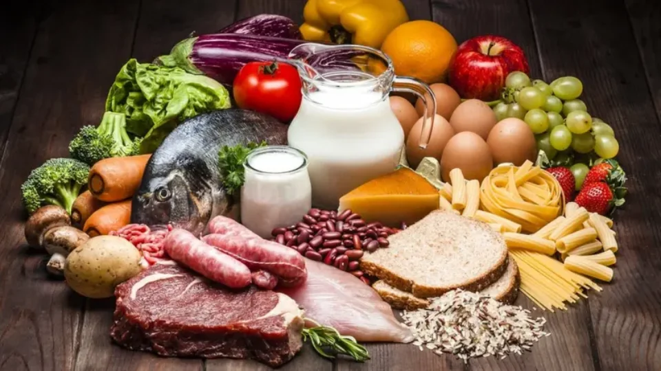 Conheça alimentos antiestresse indicados por médico e nutricionista
