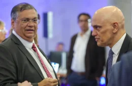 Moraes autoriza investigação de ameaças contra Dino por voto em julgamento de Bolsonaro