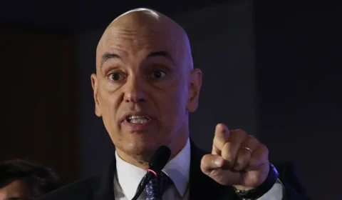 Moraes suspende decisão que destituiu defesa de réu da trama golpista