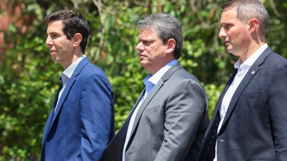 Análise do TCE aponta desvio de finalidade em contratação de PMs para escolas de SP