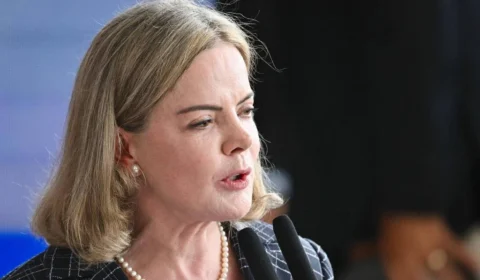 Gleisi critica Tarcísio por apoiar ataque dos EUA à Venezuela