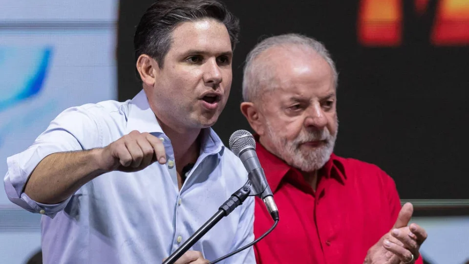 Hugo Motta é vaiado e ouve gritos contra anistia em evento com Lula no Rio