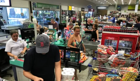 Preços dos alimentos caem pelo 4º mês consecutivo, diz IBGE