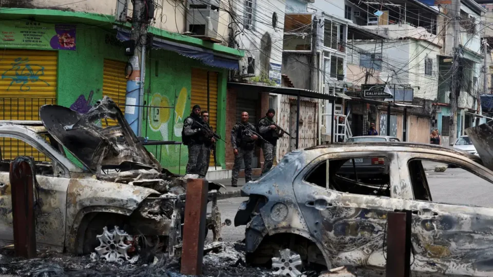 Documentos revelam que policiais foram mortos antes de cerco em mata no RJ