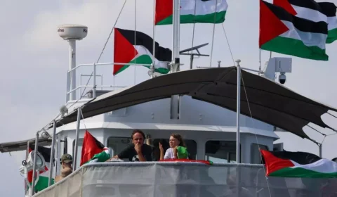 Israel intercepta embarcações de flotilha e impede missão humanitária para Gaza