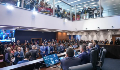 Deputados autorizam governo do RJ a usar aposentadoria de servidores para pagar dívida
