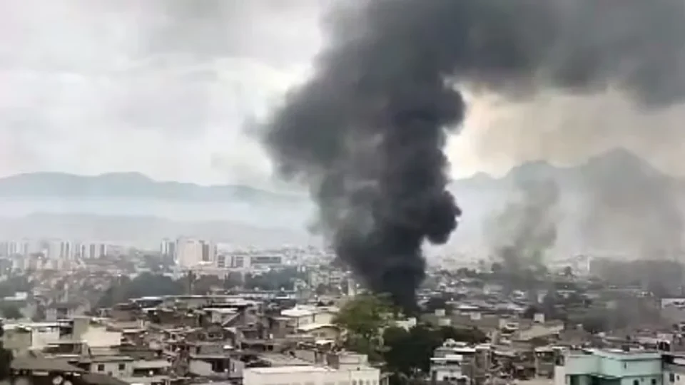 Operação da PM do RJ contra CV tem bombas lançadas por drones, 20 mortos e 56 presos