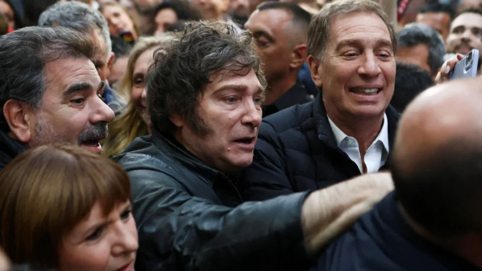 Governo fraturado: eleição testa paciência de argentino e futuro de Milei