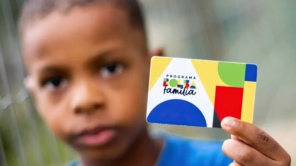 Novo valor do Bolsa Família começa a ser pago dia 19; veja calendário e reajuste por pessoa