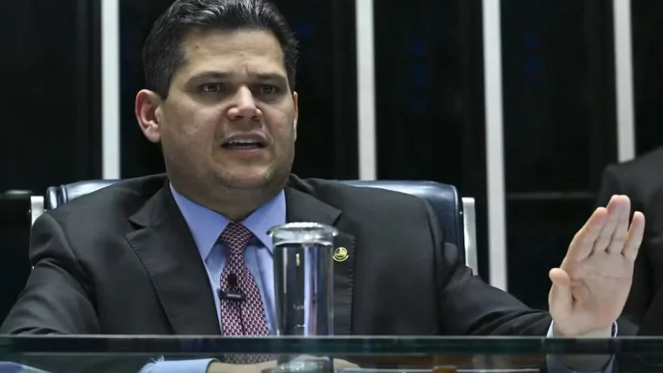Alcolumbre mantém votação que quebrou sigilo de Lulinha na CPMI do INSS