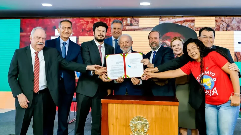 Lula sanciona gratuidade em conta de luz para famílias de baixa renda