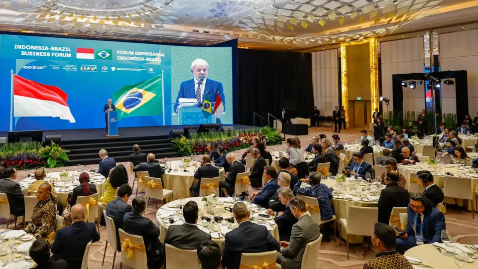 Lula defende uso de moedas locais para comércio Brasil-Indonésia