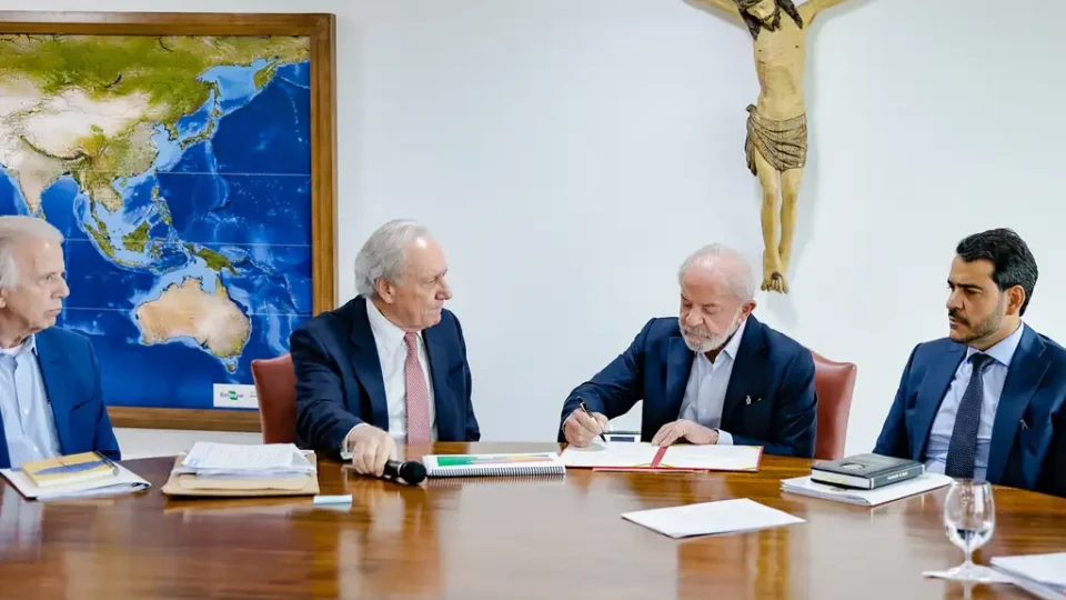 Lula envia PL Antifacção ao Congresso após operação no Rio