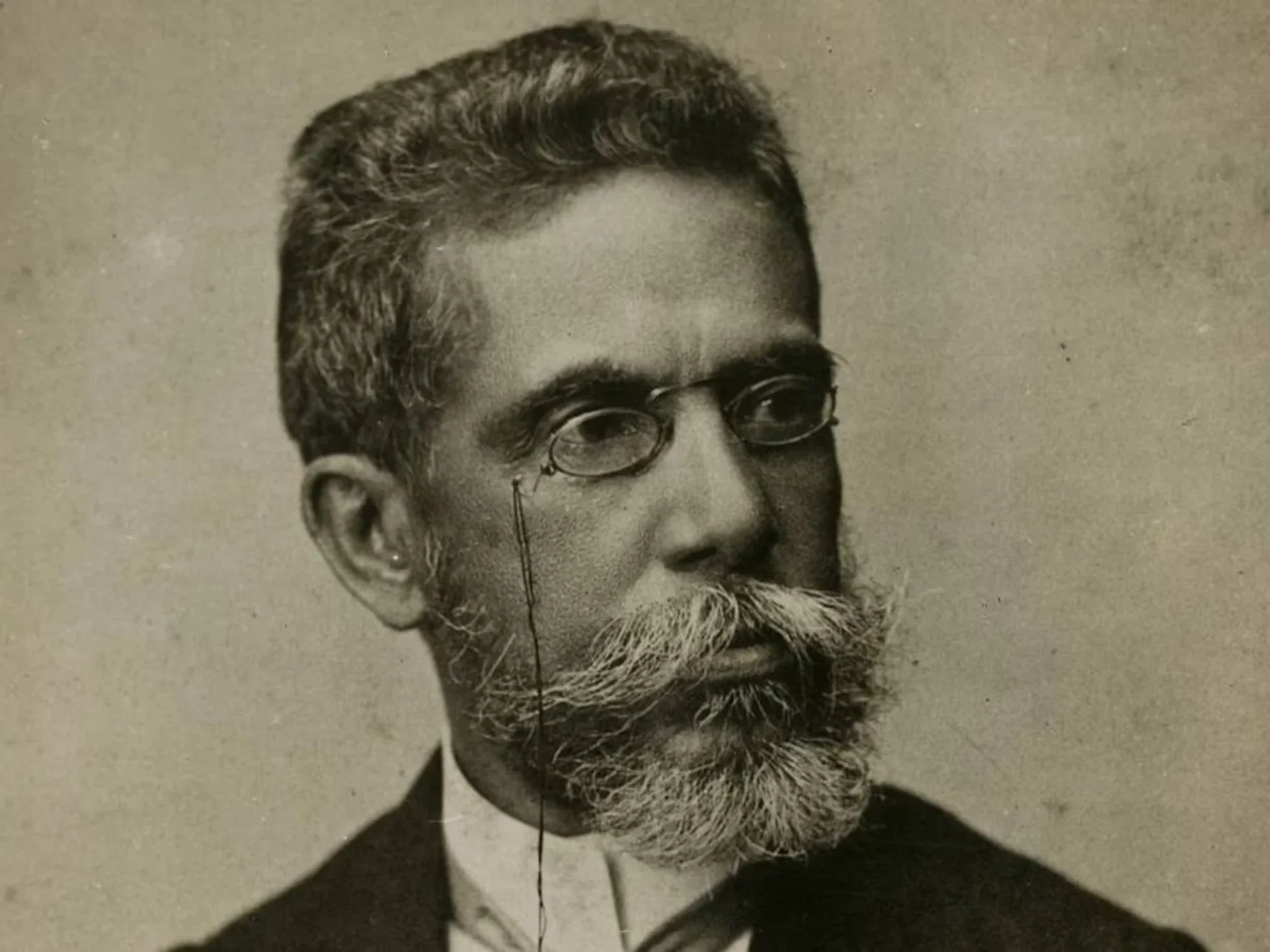 Casa onde morou Machado vira estacionamento; Justiça ordena reforma