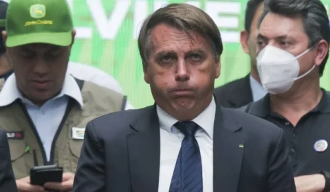 Defesa de Bolsonaro pede autorização urgente para cirurgia a Moraes
