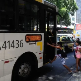Tarifa zero nos ônibus aos fins de semana pode reduzir inflação em 0,25 ponto, diz economista