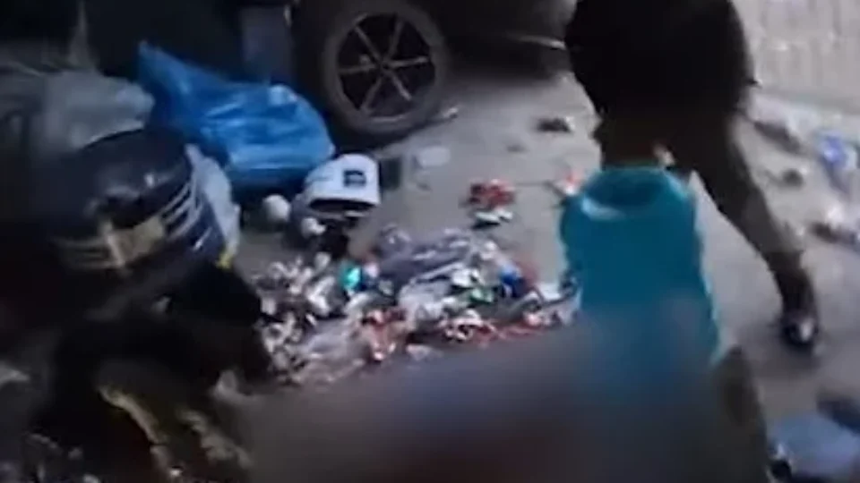 ‘Foi desumano’: Jovem negro é executado a tiros em casa e arrastado por PMs no Paraná