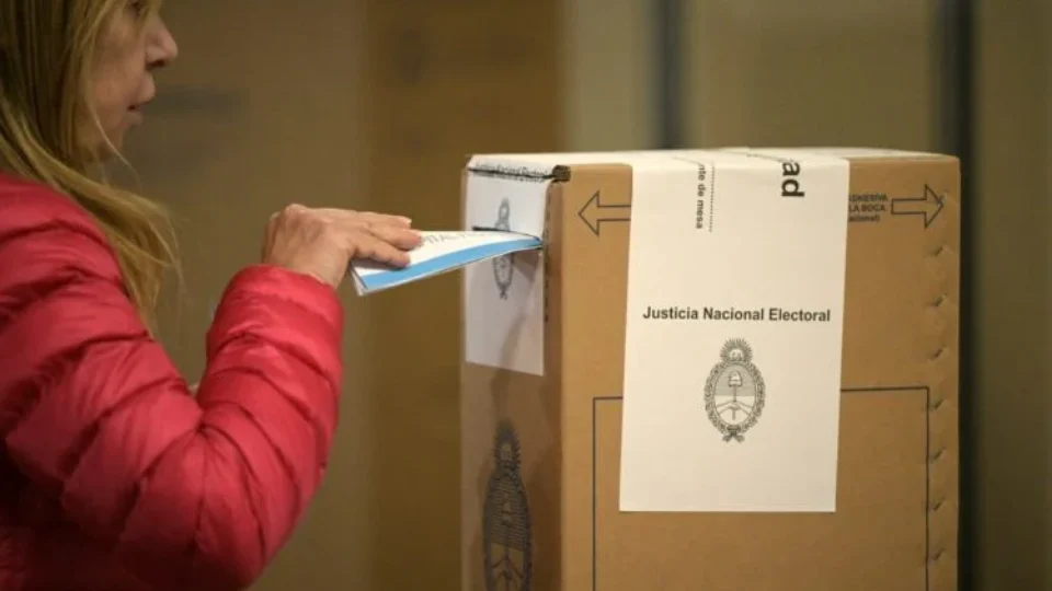 Argentina encerra votação legislativa com baixa participação de eleitores