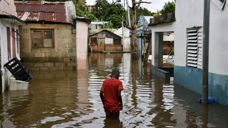 Furacão Melissa atinge Cuba com ventos de 195 km/h e causa danos generalizados