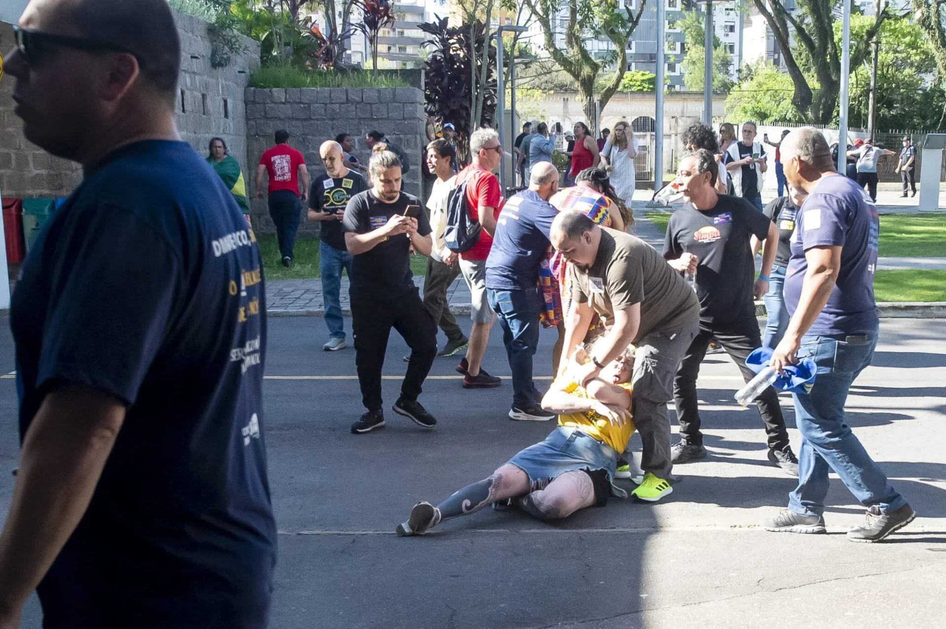 Manifestação em frente ao Palácio Aloísio Filho. (Foto: Ana Terra Firmino/CMPA) Guarda Municipal