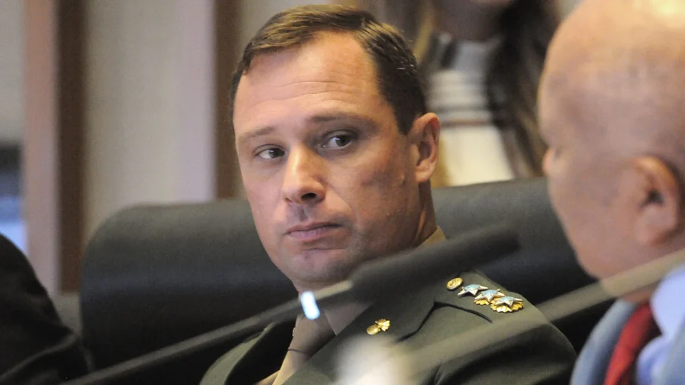 Mauro Cid vai para a reserva do Exército com aposentadoria de R$ 16 mil 