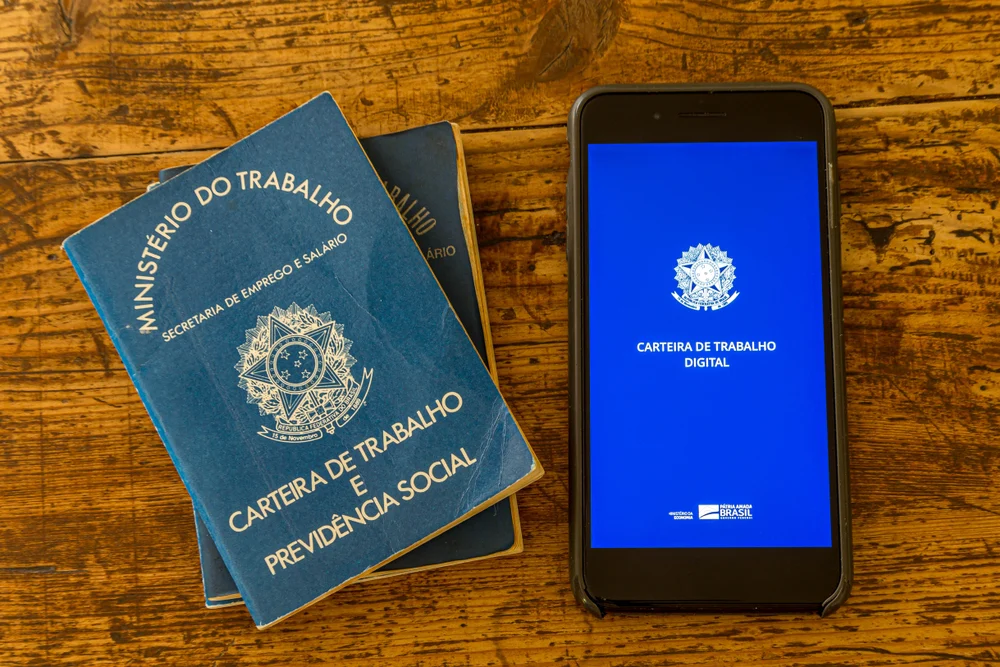 Pesquisa mostra que brasileiro prefere emprego com carteira assinada