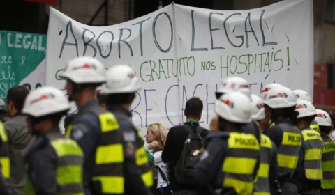 Aborto: por que a Espanha avança e o Brasil caminha para mais restrições?