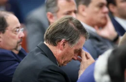 Bolsonaro chega a 100 dias preso em casa sob enfraquecimento político e temor de Papuda