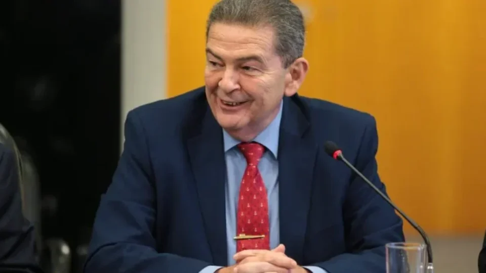 Marinha publica artigo com cobranças ao governo em site oficial