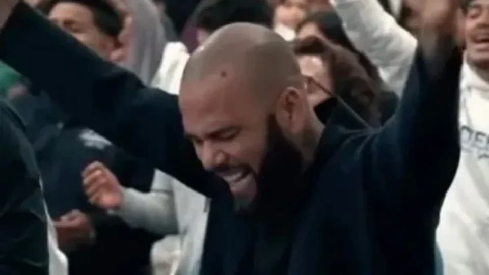 Daniel Alves prega em culto evangélico e diz ter feito ‘pacto com Deus’