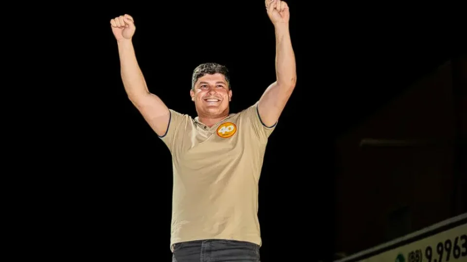 Filho de prefeito cassado sob suspeita de relação com facção vence eleição no Ceará