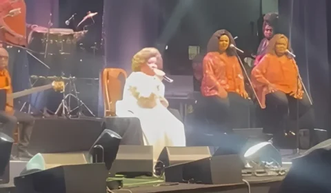 Moraes vai a show de Alcione, é aplaudido pela platéia e ouve coro de ‘sem anistia’