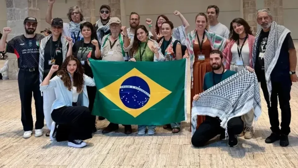 Israel deporta 13 ativistas brasileiros de flotilha para a Jordânia