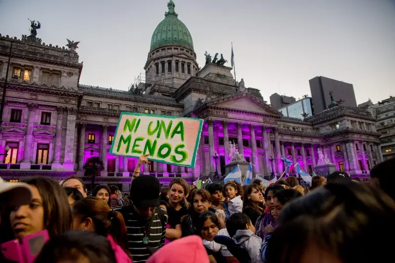 Em 2019, milhares de mulheres argentinas tomaram as ruas para lutar contra o feminicídio, gerando uma onda de protestos similares em diversos países da América Latina. Foto: Facción Buenos Aires