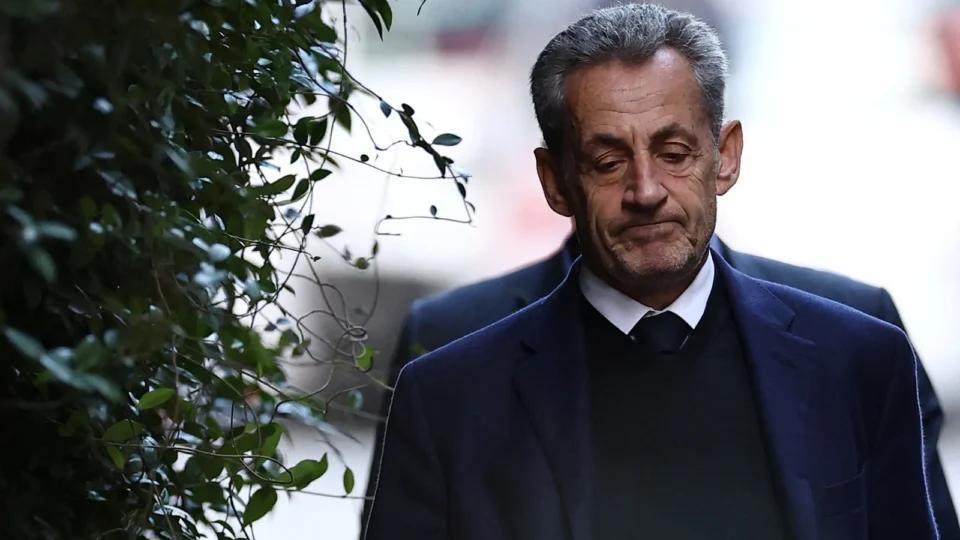 Ex-presidente francês Sarkozy é preso por associação criminosa