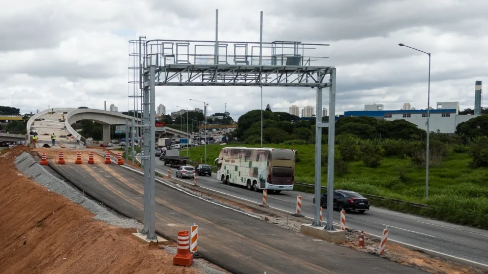 Governo Tarcísio dará subsídios e pode aumentar tarifas para compensar menos pedágios