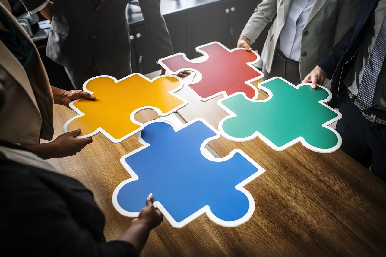 redes colaborativas Participar de redes colaborativas é uma excelente ferramenta para buscar novos caminhos coletivamente, trocando informações e buscando novas visões sobre um problema a ser enfrentado. Foto: Pixabay