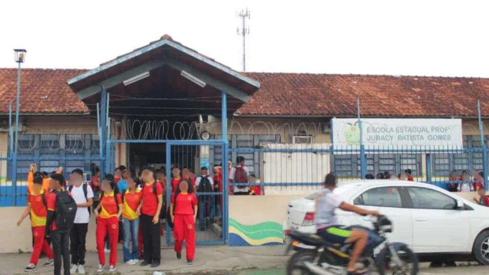 Mães denunciam tortura e racismo em escola com projeto da PM no Amazonas