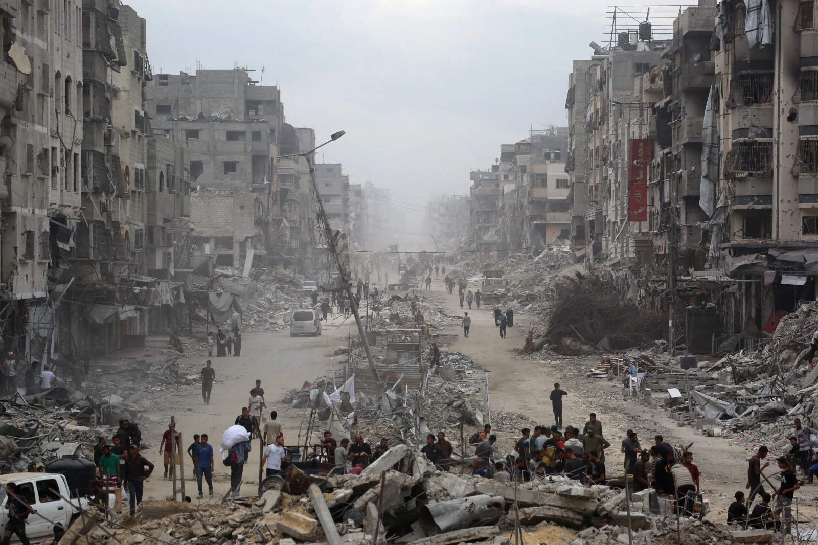 Palestinos encontram Cidade de Gaza devastada antes que Hamas comece a libertar reféns. (Foto: AFP)