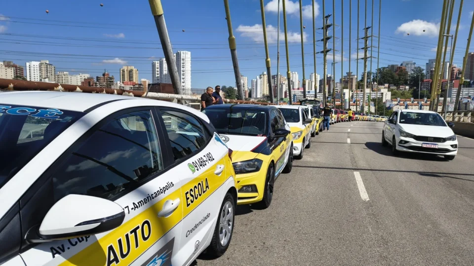 Protestos de autoescolas contra mudanças na CNH se espalham pelo país