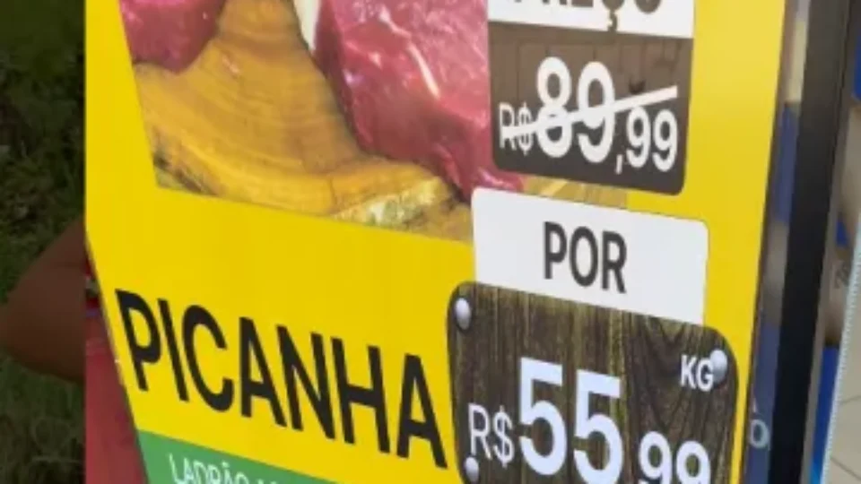 Açougue em Goiânia descumpre decisão judicial e altera cartaz contra petistas