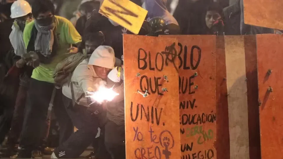 Com aumento das manifestações, presidente do Peru declara estado de emergência em Lima