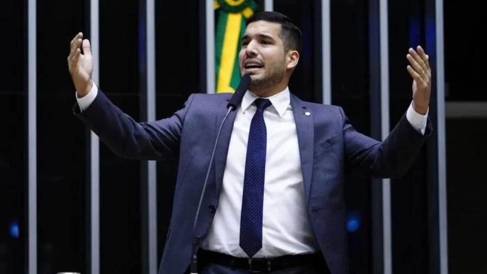 Relembre quem votou a favor da PEC da Bandidagem: André Fernandes